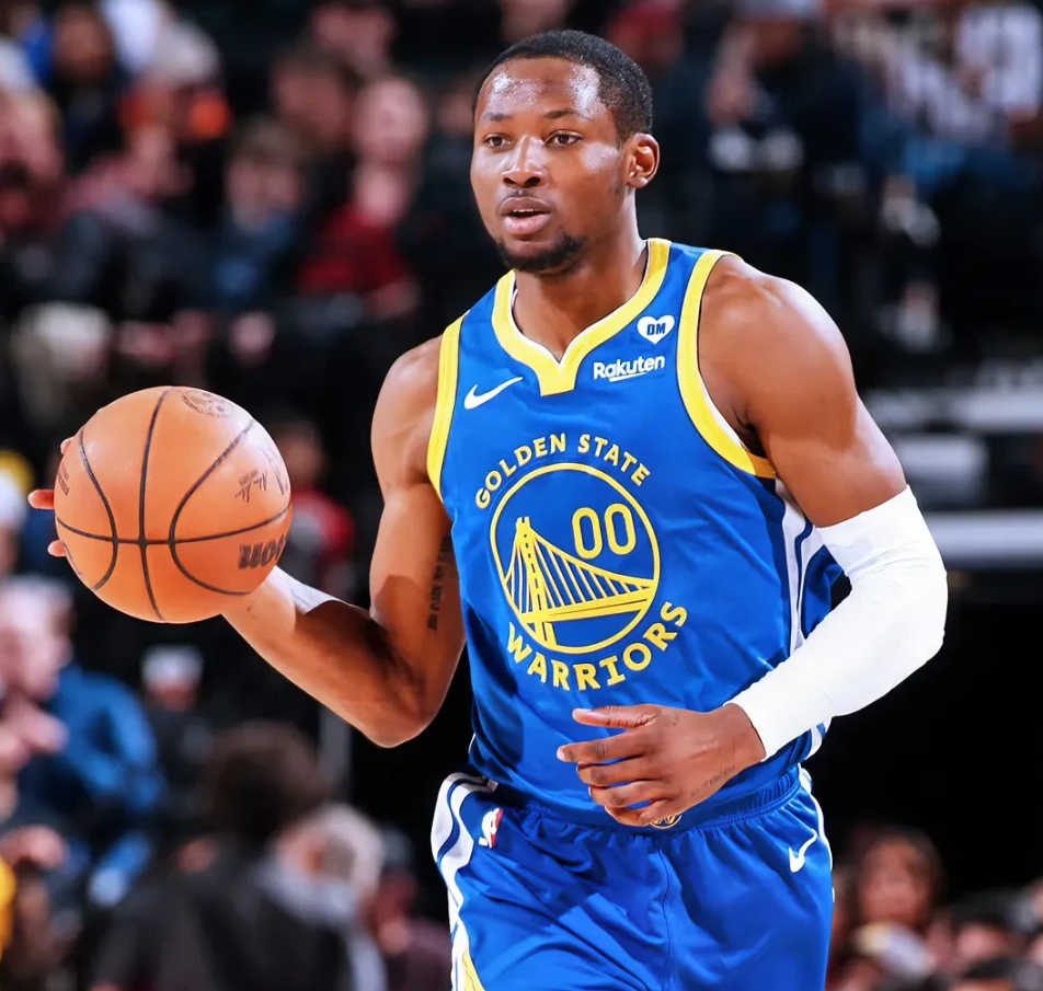 国际比赛日纽卡斯尔调整名单以备NBA季后赛，战术微调环节打磨，话题不断，更衣室氛围转暖的简单介绍